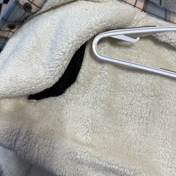 Shacket - Picture 3 of 3